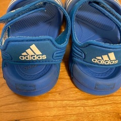 adidas キッズ　サンダルの画像