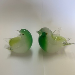 マルティグラスの鳥の置物