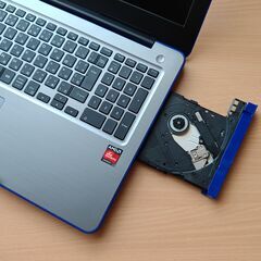 Dell 薄型ノートパソコン ブルー①の画像