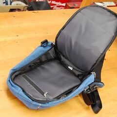 未使用 ボディバッグ 縦30×横20×まち8cm ブルー×ブラック Supply ショルダーバッグ コンパクト 軽重 札幌市 清田区 平岡の画像