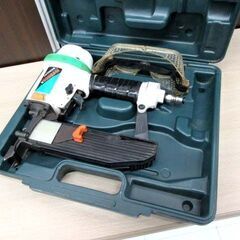 現状品 日立工機 50mm フロアタッカ N5008AM 保護メガネ ケース付属 エアーツール 工具 中古 HITACHI 苫小牧西店の画像