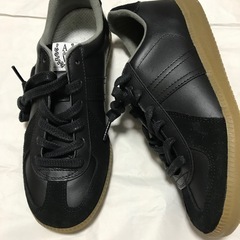 新品 A de Vireの本革スニーカーの画像