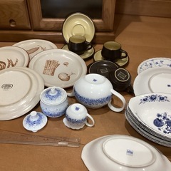 Hoya & Noritake 皿、カレー皿　、コーヒーカップ、ティーポットセット7 月24日正午以降出品.取引地域が都内に変わります。ご承知おきください。の画像