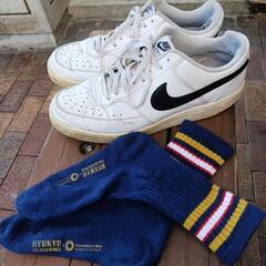 NIKE レザースニーカーとKINGS ソックスのセットの画像