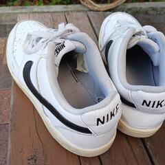 NIKE レザースニーカーとKINGS ソックスのセットの画像