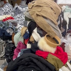 激安★大量キロ卸★50キロ〜トン　古着アパレル　フリマ　服飾系　バッグ　靴　メンズ　レディース　自宅フリーマーケット　大量　古着卸　国内古着の画像