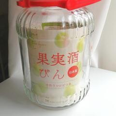 【未使用半額以下】4リットル　果実酒びん　日本製　梅の画像