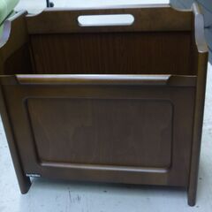 カリモク　木製マガジンラック