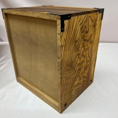 焼杉、整理箱の画像