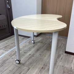 キャスター付きダイニングテーブル（価格交渉可能）の画像