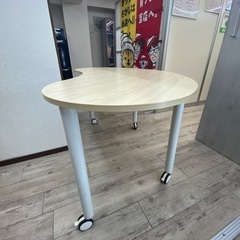 キャスター付きダイニングテーブル（価格交渉可能）の画像