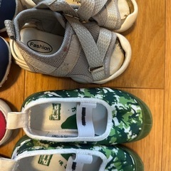 キッズスニーカーサンダル長靴まとめ売りの画像