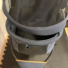 ペットカートとあご乗せクッションの画像