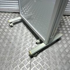 店頭引き渡し 中古 ３連移動式パーテーション 半透明 キャスター付き 仕切り 家具の画像
