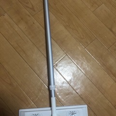 ダイソーのモップと電気ストーブ