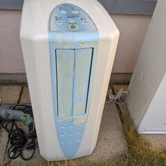 除湿機　見た目はよくないですが使用期間短いの画像
