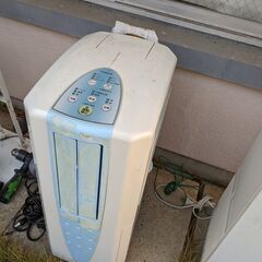 除湿機　見た目はよくないですが使用期間短い