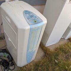 除湿機　見た目はよくないですが使用期間短いの画像