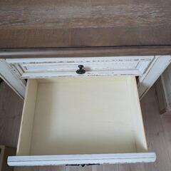 アシュレイホームストア　ナイトスタンドの画像