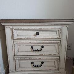 アシュレイホームストア　ナイトスタンドの画像