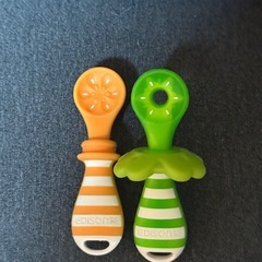 ベビーマグ、離乳食容器、おかゆクッカー、スプーンの画像
