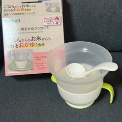 ベビーマグ、離乳食容器、おかゆクッカー、スプーンの画像