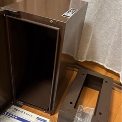 アイリスオーヤマの宅配BOX Sサイズと台座 未使用品の画像