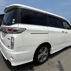 日産　エルグランド　ﾗｲﾀﾞｰﾌﾞﾗｯｸｲﾝ 白の画像