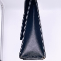 黒 レザー ハンドバッグ 金属製ハンドルの画像