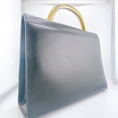 黒 レザー ハンドバッグ 金属製ハンドルの画像