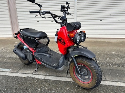 ⭐️ズーマー50低燃費4スト⭐️社外サスペンション・LEDヘッドライト・USB電源などカスタム❗️プラグ・グリップ新品⭐️50cc原付スクーター⭐️