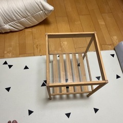 IKEAサイドテーブルの画像