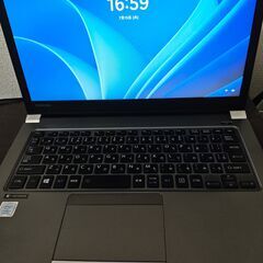 東芝　高年式高性能8世代i3 　軽量薄型スリムモデル　Wifi対応　カメラ内蔵 Windows11の画像