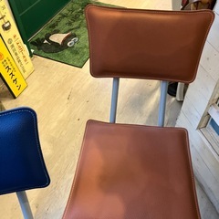 折りたたみパイプ椅子 ブルー＆オレンジ 一脚1200円 パイプチェア　の画像