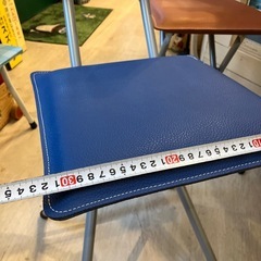 折りたたみパイプ椅子 ブルー＆オレンジ 一脚1200円 パイプチェア　の画像