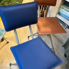 折りたたみパイプ椅子 ブルー＆オレンジ 一脚1200円 パイプチェア　の画像
