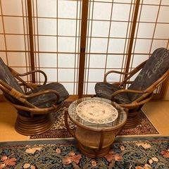 籐椅子・テーブルの画像