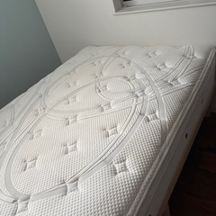 シモンズ製マットレス　SIMMONS　Beautyrest＋タンスのゲン製ベッドフレーム（セミダブル）セットの画像