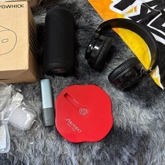 プロジェクター、ヘッドホン、スピーカー、タオルその他諸々の画像