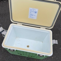 古いクーラーボックスの画像