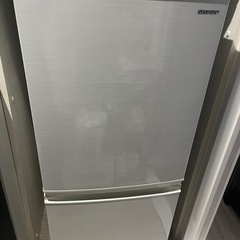 シャープ冷蔵庫の画像
