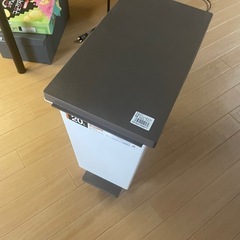 ゴミ箱の画像