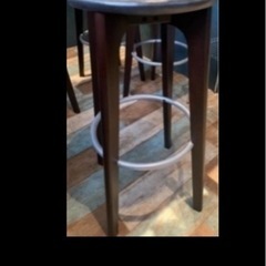 高級カウンターチェアーの画像
