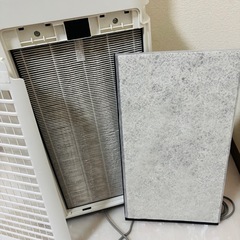 【決まりました】SHARP シャープ 加湿空気清浄機 KC-F70-W 2017年製 動作品ですが難ありです/J073-21の画像