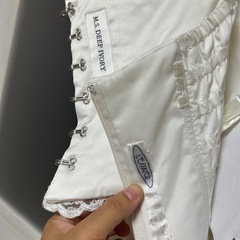 ⭐︎ロングトレーン刺繍が美しいウェディングドレス９号（トレーン取外し可能）の画像