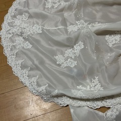 ⭐︎ロングトレーン刺繍が美しいウェディングドレス９号（トレーン取外し可能）の画像