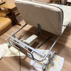 電動リクライニング付き　折りたたみ式　シングルベッドの画像