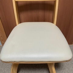 回転式ダイニングチェアの画像