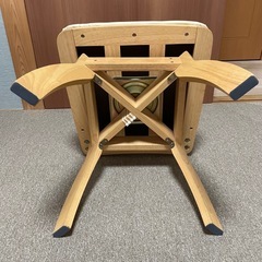 回転式ダイニングチェアの画像