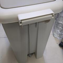 【ゴミ箱】【30L】クリーニング済み【管理番号11507】清の画像